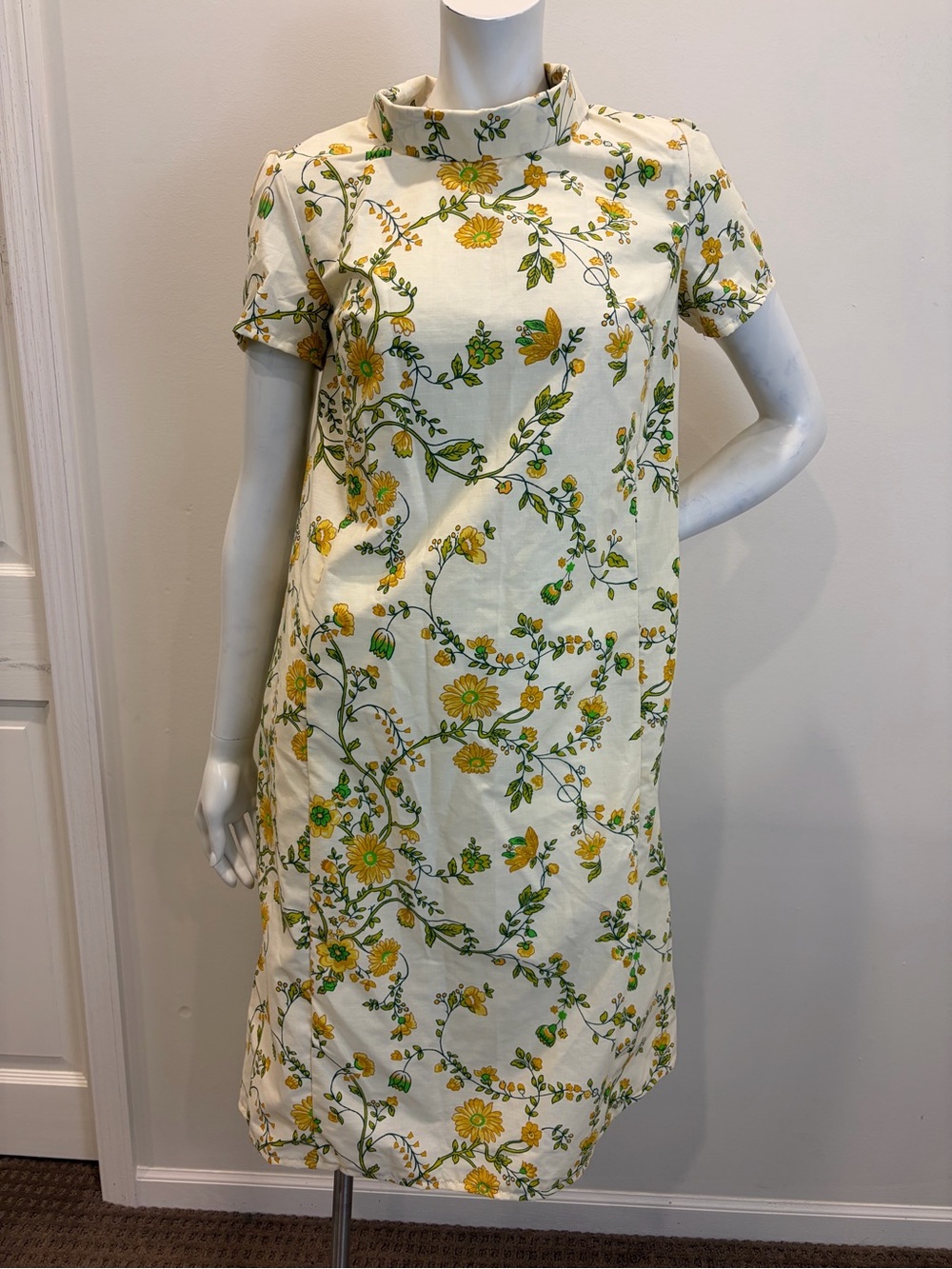 VINTAGE 60s White Green Yellow Floral Print Mod Funnel Collar Dress